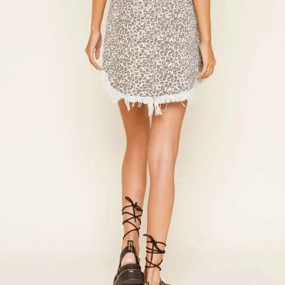 Free People Cotton Cheetah/Leopard Printed Bailey Denim Mini Skirt Size 26 New - Picture 2 of 12